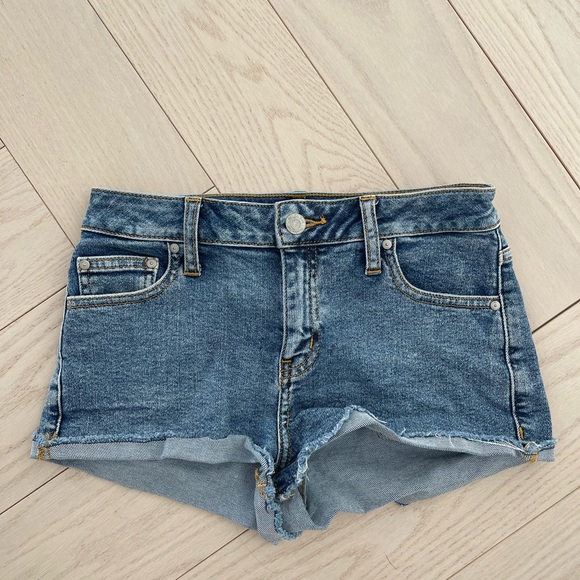 Sunday best shorts, 3”, size 26, in great condition, bought in Aritzia - Picture 3 of 3